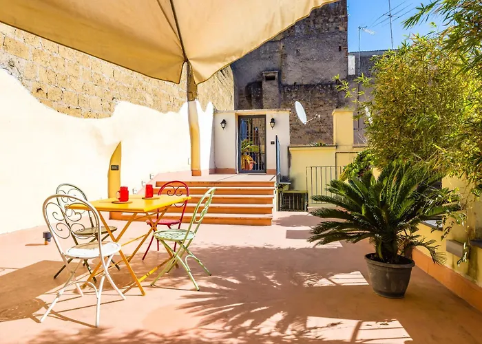 Lägenhet La Terrazza Nel Centro Di Con Parcheggio Privato Neapel